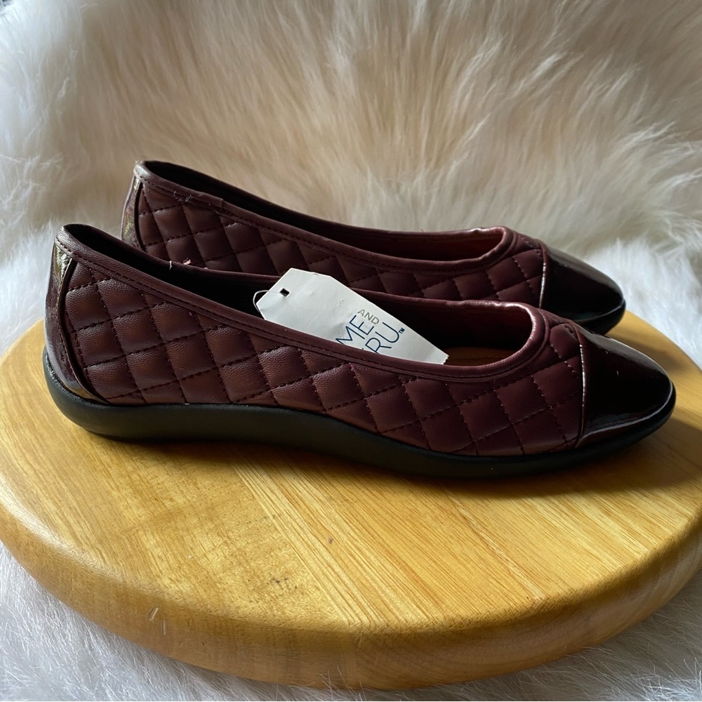 Time and Tru Quilted Flats - Burgundy and Black Women’s Size 7 Slip On Shoes‎
